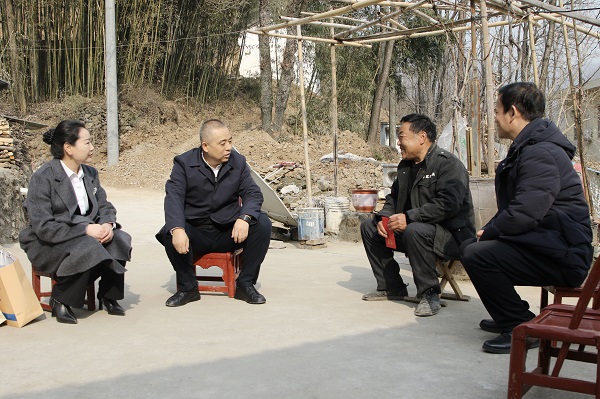 1737935977703655.jpg 慰問困難群眾 (1)(1439182)-20250127075747.jpg