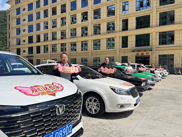 1738806370137043.jpg 政協委員“愛心送考”微服務活動(1444360)-20250206093900.jpg