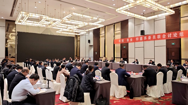 1739844836116181.jpg (稿件1)楊廣亭在參加市政協(xié)十三屆四次會(huì)(1458776)-20250218101040.jpg